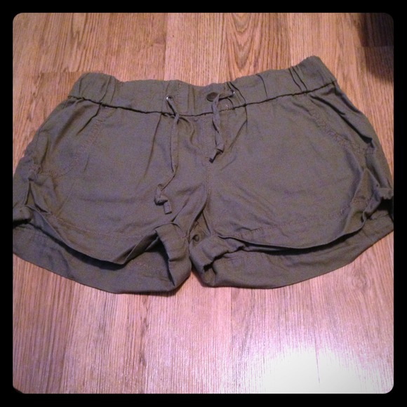 Hunter green canvas shorts