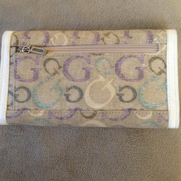 Guess Wallet - Picture 2 of 4