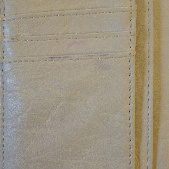 Guess Wallet - Picture 4 of 4