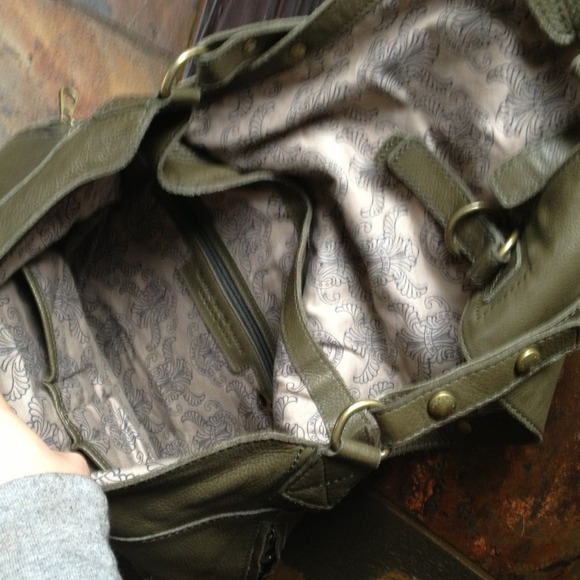 Andrew Marc Handbag in Olive Green - Picture 4 of 4