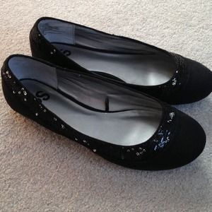 ⛔HOLD⛔ Cute black sequined flats!