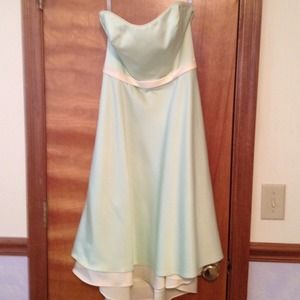 Mint green short dress.