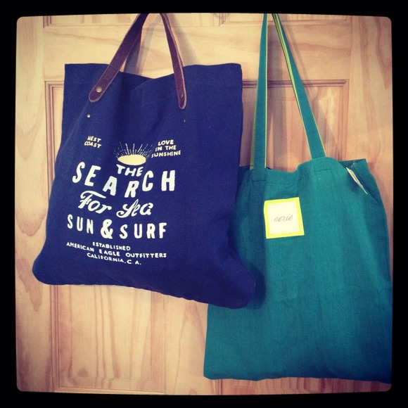 American Eagle Outfitters Handbags - ✨2 for 1! American Eagle Tote Bundle ✨