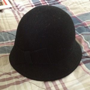 Black felt vintage like hat
