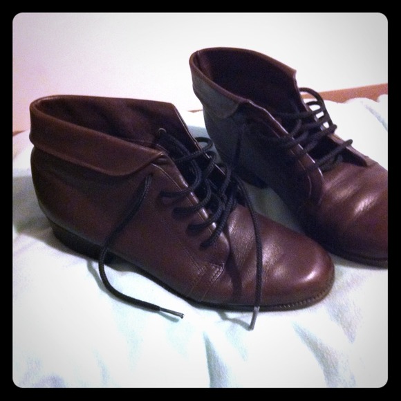 Low Brown leather boots