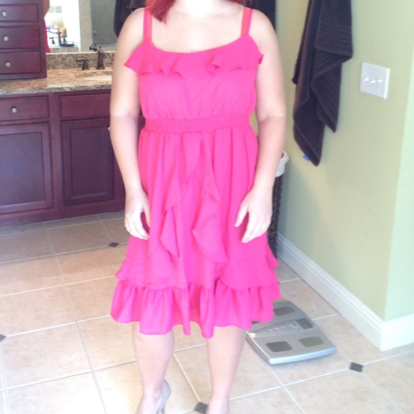 Dresses & Skirts - Cute pink ruffle dress worn once