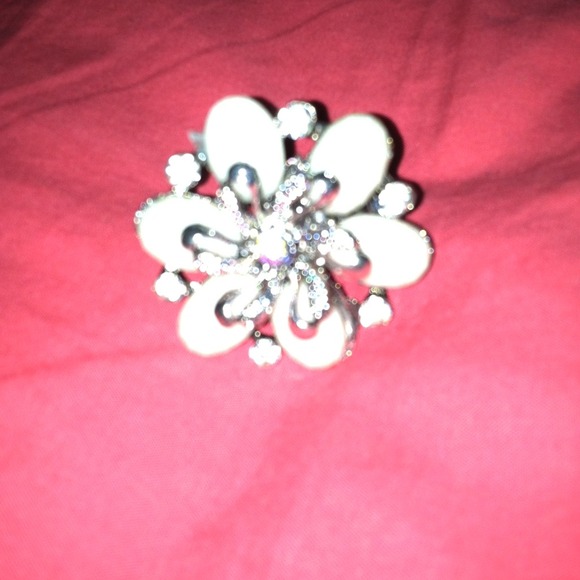 White flower ring stretchy band