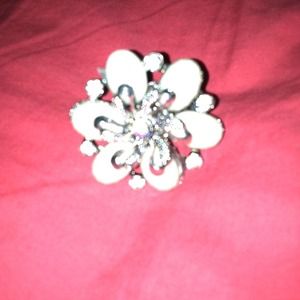 White flower ring stretchy band