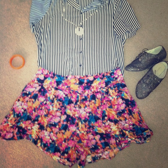 Forever 21 Other - PLUS SIZE FLORAL PRINT HIGH WAISTED SHORTS.