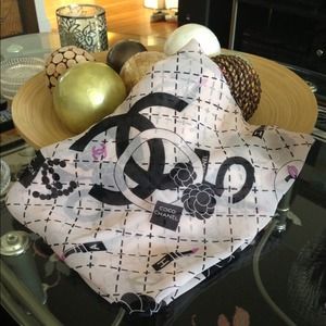 Chanel Scarf 🔸2pcs for xtinaton🔸