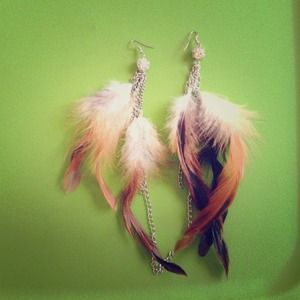 Traded 🚫🚫🚫 Dangly feather earrings