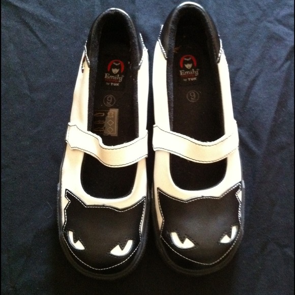 ***REDUCED*** White w/ Black Cat Mary Janes