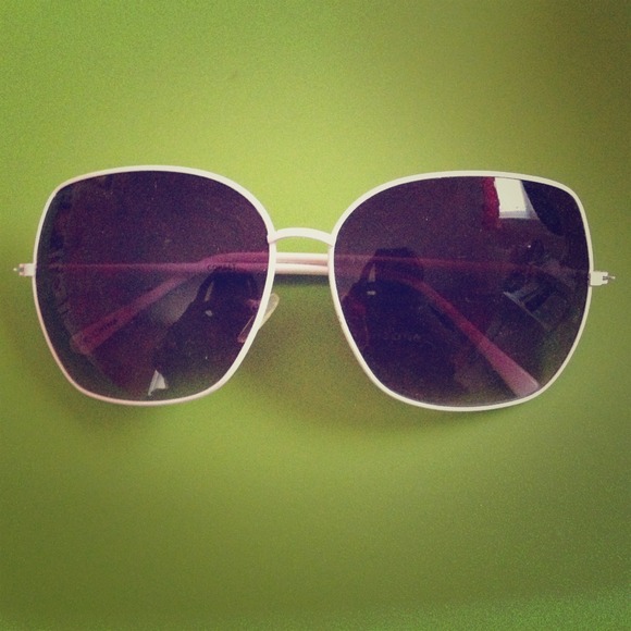 Trades 🚫🚫🚫 Cute sunglasses