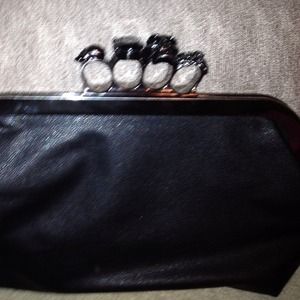 ✨💀Skull knuckle clutch💀✨