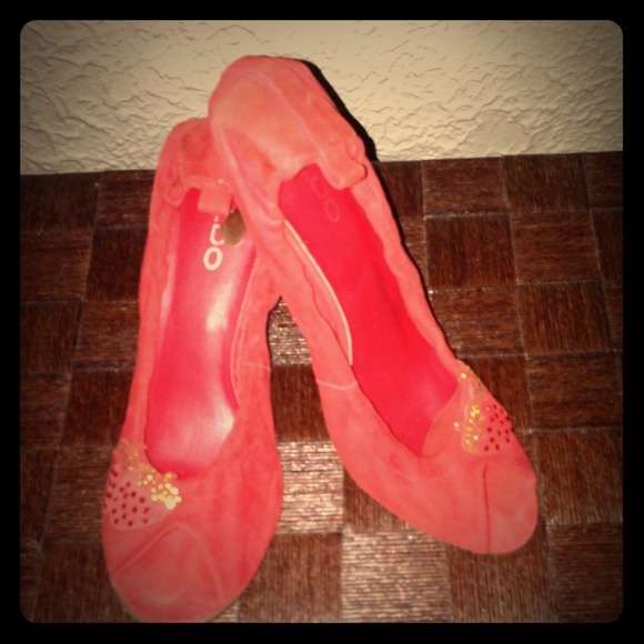 Cute Strawberry Red Heel. Genuine Leather Stretch!
