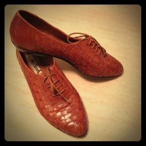 Vintage woven leather shoes