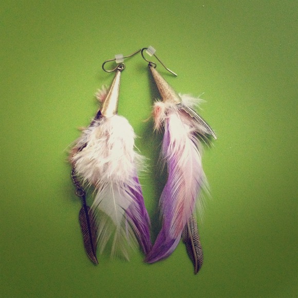 Traded 🚫🚫🚫🚫 So cute feather earrings