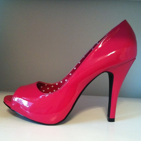 Shoes - Hot Pink pumps