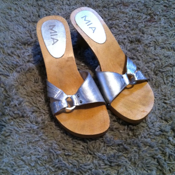 😊REDUCED😊 Mia- Silver w/ Wood