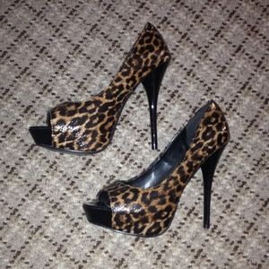 Leopard print patent leather heels