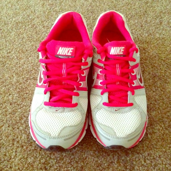 Nike Pegasus 28 running shoes