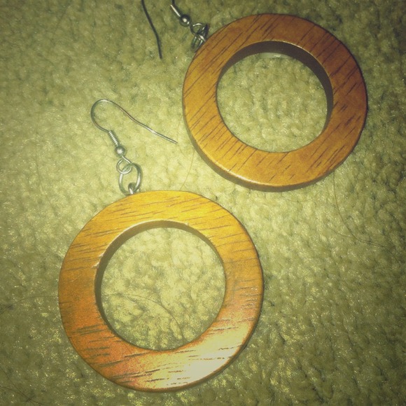❌❌SOLD❌❌Natural wooden dangle hoop earrings!
