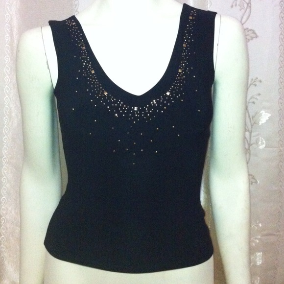 💥💥SOLD💥💥 stretch shirt with gold accent