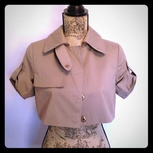 ✨Reduced! Akris khaki crop snap jacket sz 8