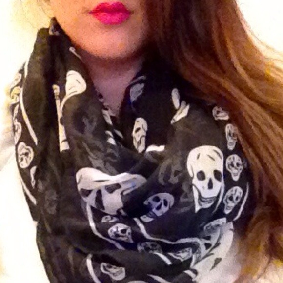 Accessories - Skull Scarf in black