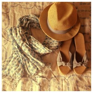 BUNDLE!! Shoes Hat Scarf. For lcomer :)