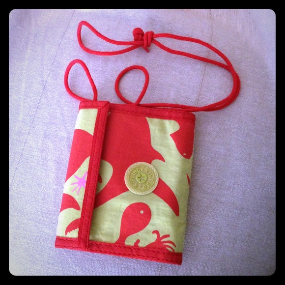 Waterproof kipling wallet! 🐒