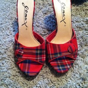 😊REDUCED😊 Red Plaid Low Heel