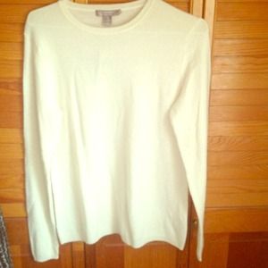Cozy and soft cashmere crew neck sweater