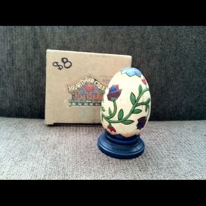 Heartwood Creek Easter egg decoration