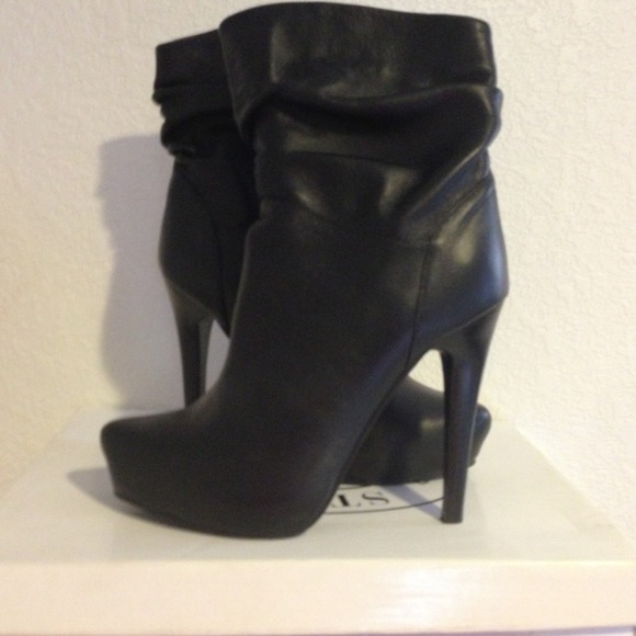 🚫SOLD🚫Steve Madden Boots