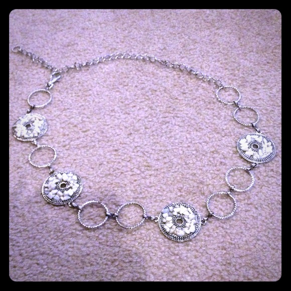 ✂Reduced✂ Sliver and White Circle Chain Belt.