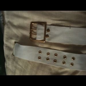 White belt with gold color