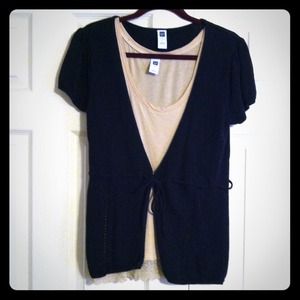⛔Sold⛔Black shirt sleeve sweater