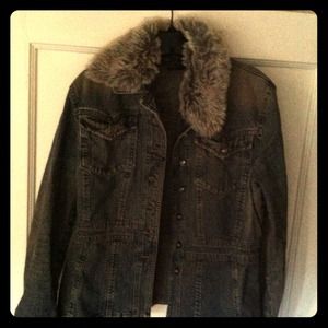 Dkny denim jacket w removable fur collar