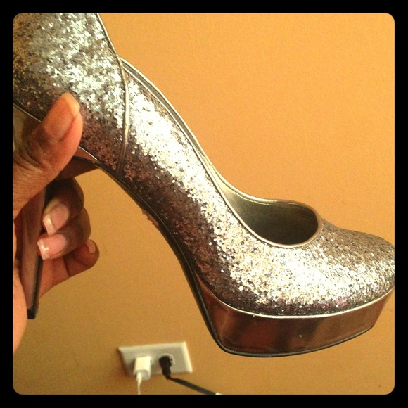 Silver glitter pumps GUESS