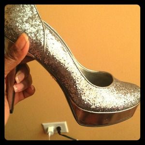 Silver glitter pumps GUESS
