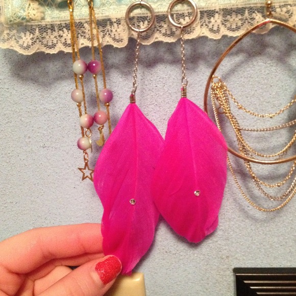 💢Gone💢🎀Pink feather earrings!