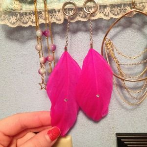 💢Gone💢🎀Pink feather earrings!