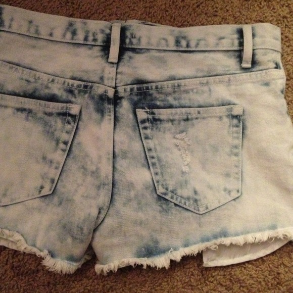 Forever21 High waisted shorts - Picture 2 of 2