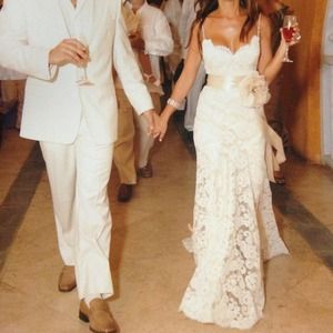 Monique Lhuillier wedding gown.