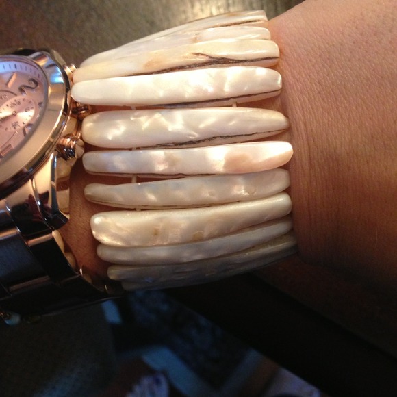 Shell bracelet - Picture 2 of 3
