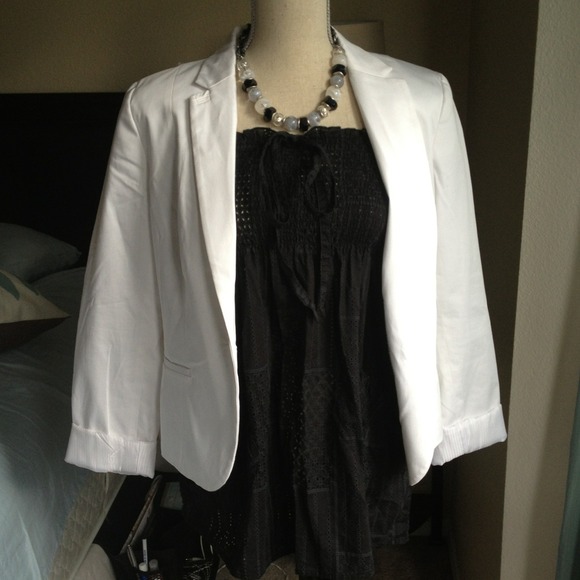 💥SOLD💥Black Halter Top - Picture 4 of 4