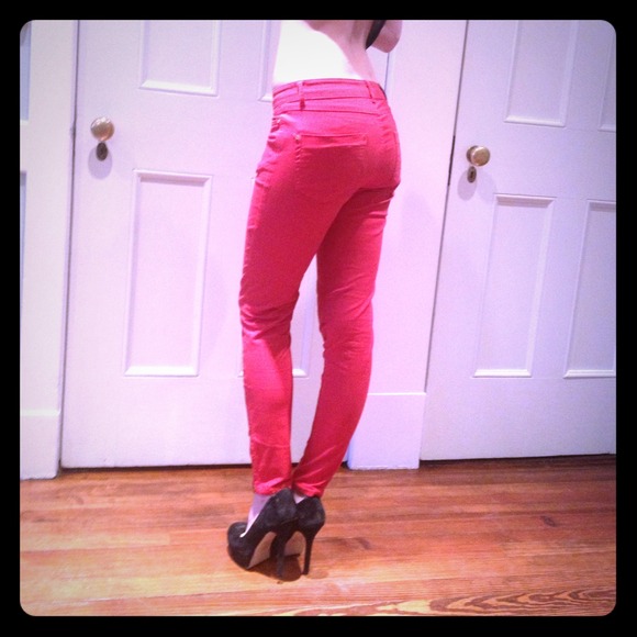 Red Zara Mid-Rise Jean!