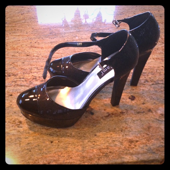 Black patine leather with sequin Mary Jane