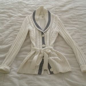 Preppy white & navy lined long slvd knit cardigan!